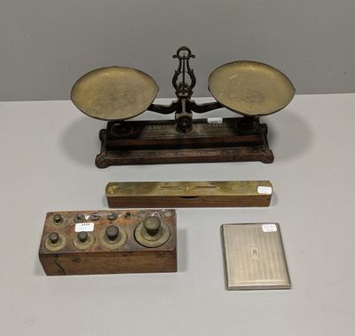a scale that is sitting on a table next to other items
