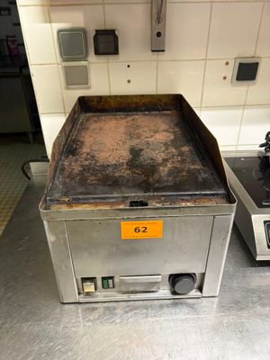 deux feux sur le plan de travail de la cuisine