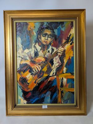 un tableau représentant un homme jouant de la guitare, dans un cadre doré