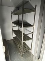 Etagère en alu à clayettes