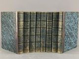 un lot de cinq livres anciens empilés les uns sur les autres