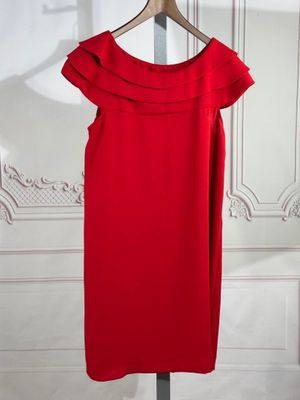 RHUM RAISINS - Robe ample rouge, encolure ronde plissée, pet…