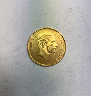 l'image d'une pièce d'or sur laquelle figure le visage d'un homme