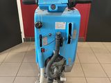 a machine that is sitting on the floor in a room