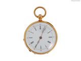 une montre de poche en or avec des chiffres romains sur le cadran