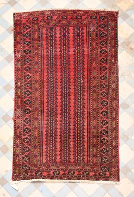AFGHANISTAN (?) Tapis en laine, décors à motifs géométriques…