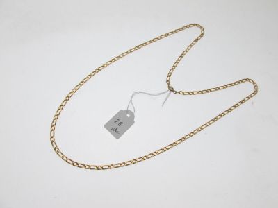 une chaîne en or à laquelle est attachée une étiquette