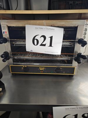 une photo d'une machine sur laquelle figure une étiquette de prix