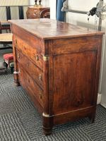 Commode en bois fruitier ouvrant en façade par quatre tiroir… (photo 6)