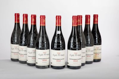 six bouteilles de vin rouge alignées