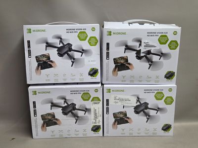 trois boîtes de drones télécommandés empilées les unes sur les autres