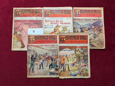 quatre livres consacrés à Buffalo Bill sur fond rouge