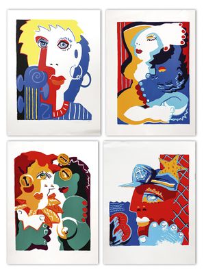 quatre tableaux représentant des femmes, chacun dans une couleur différente