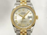 une photo d'une montre Rolex dont le cadran comporte des chiffres romains