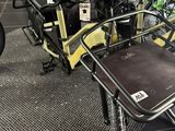 de nombreux vélos garés dans une pièce