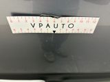 a sticker on the hood of a car that says vauto