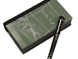 un stylo posé sur un livre