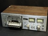 a picture of a radio with a wooden panel on top