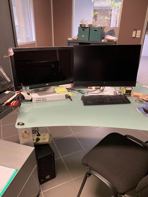 Un ordinateur PC HP avec deux écrans plats - Photo 1