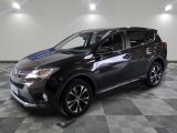 le toyota rav est garé sur un carrelage à carreaux