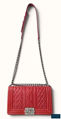 Sac Chanel à rabat en cuir d'agneau matelassé rouge, avec finitions argentées