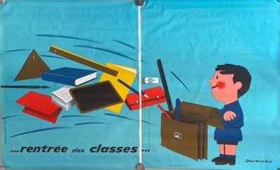 deux affiches accrochées au mur d'une salle de classe, sur lesquelles on voit un garçon assis devant un bureau