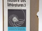 une image représentant un livre posé sur une boîte en carton
