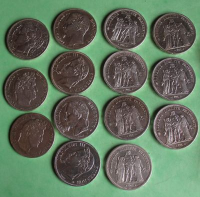 a lot of coins that are on a green surface