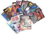 un grand nombre de bandes dessinées sur la table