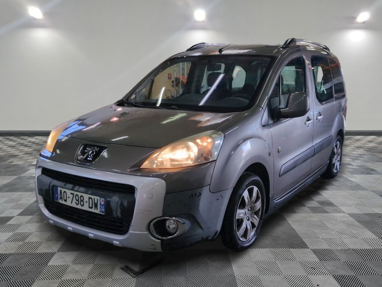PEUGEOT - PARTNER TEPEE 1.6 HDI 90CH OUTDOOR - GO - Mise en …