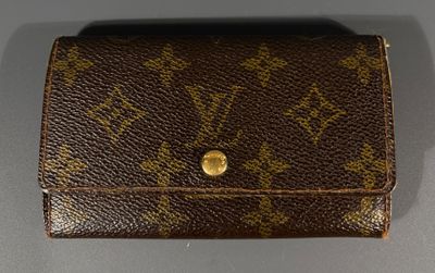 LOUIS VUITTON Porte-monnaie en toile Monogram.
