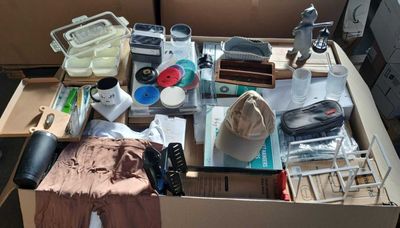 10095-380 / 1 palette de 114 kg de mix (lunchbox, casquette, support m