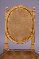 Paire de chaises en bois mouluré, sculpté et doré, le dossie… (photo 2)