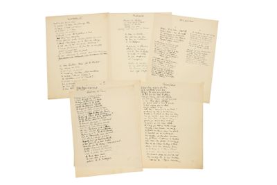 quatre pages de lettres manuscrites sont empilées les unes sur les autres