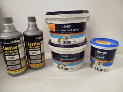 Lot de 5 - HELVET et BOSTIK - Cet ensemble contient 2 bidons…