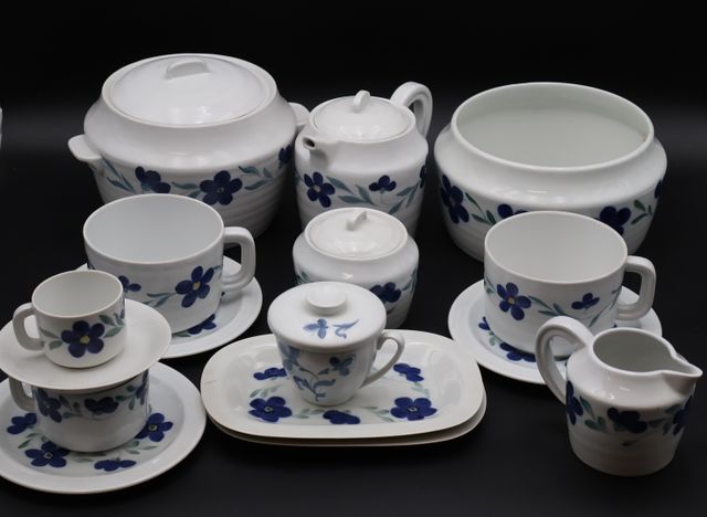 Service campagne Singer en porcelaine : théière, soupière, sucrie...