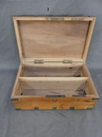 Coffre 1900 en noyer et laiton (trous de vers). (photo 3)