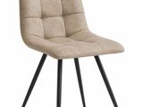 un gros plan d'une chaise beige aux pieds noirs sur fond blanc