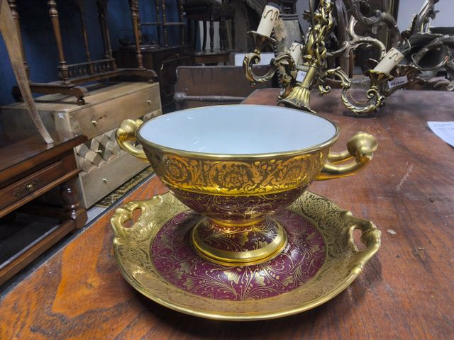 G.DUMAS à LIMOGES déjeuner ou bouillon et son présentoir à décor ...