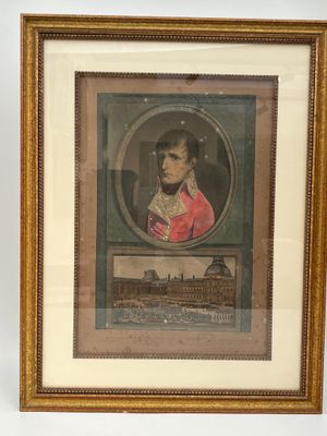 une vieille photo représentant un homme vêtu d'un manteau rouge et tenant une pipe