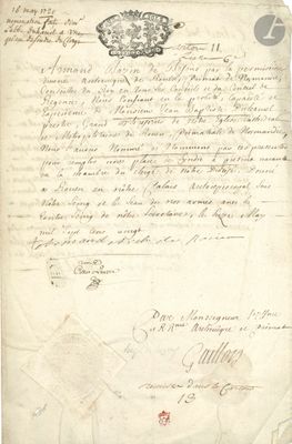 un vieux document écrit posé sur une table