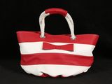 sac à main rayé rouge et blanc, orné d'un nœud