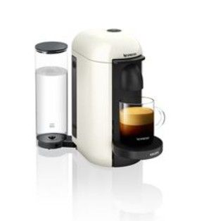 une machine à café blanche avec une tasse de café à côté
