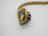 une bague en or et en améthorate, sertie d'améthorate et d'améthorate