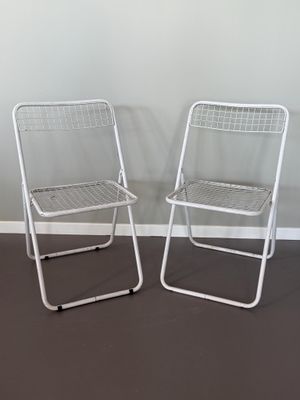 Frederico GINER. Paire de chaises pliantes en métal chromé f…
