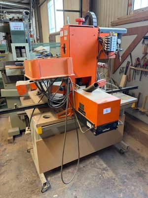 l'image d'une machine installée dans une pièce