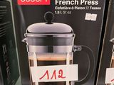 deux boîtes de café pour cafetière à piston Bodum exposées dans un magasin