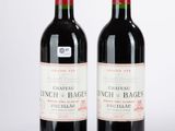 deux bouteilles de vin rouge posées l'une à côté de l'autre sur une table