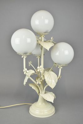 LAMPE en métal laqué blanc à quatre bras de lumière à décor …