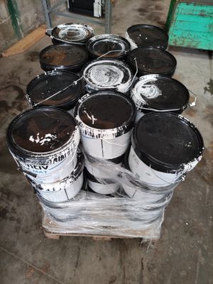 Environ 40 pots de peinture INVENTIV blanc mat (tine de 10 litres) - Photo 1